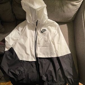 Nike women’s windbreaker zip up